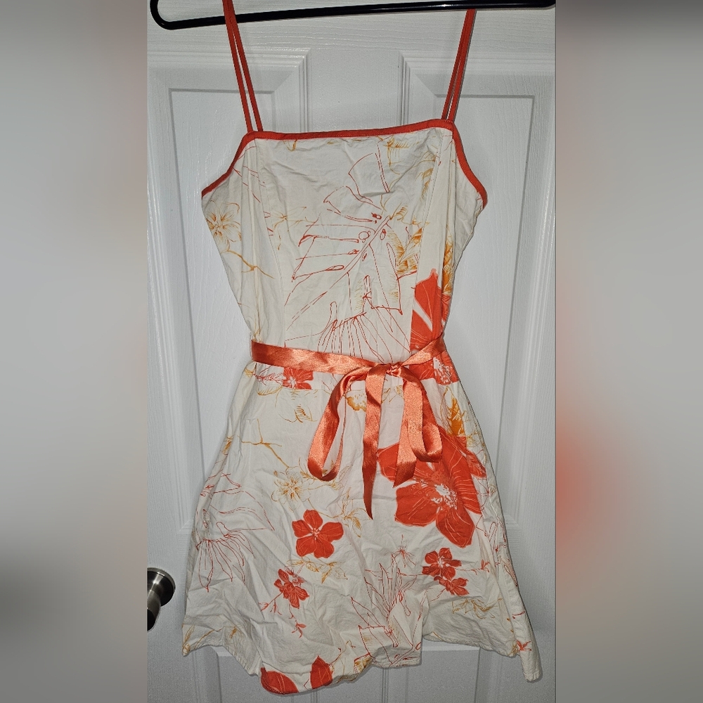 Women's Spagetti Strap Flowered Dress With Ribbon Belt And Back Zip.  Size Med